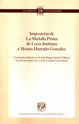 Imposición de la medalla prima de leyes instituta a Moisés Hurtado González, ceremonia realizada en el aula magna Jacinto Pallares el 15 de noviembre de 2006 en Ciudad Universitaria No. 29